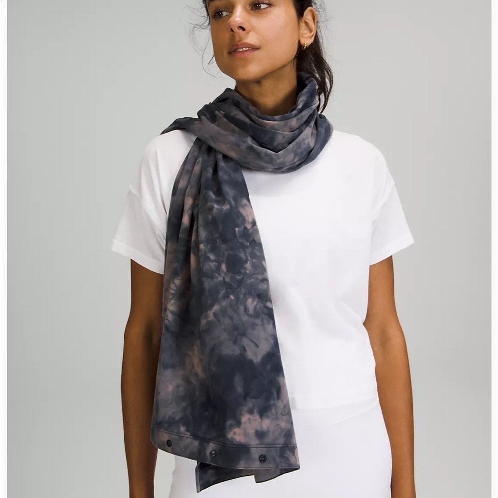 lululemon customizable snap scarf tie dye